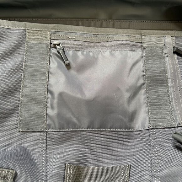 Timbuk2 Classic Messenger Crossbody Bag Gray Stuck in the Middle Commuter LOGO - Picture 5 of 11